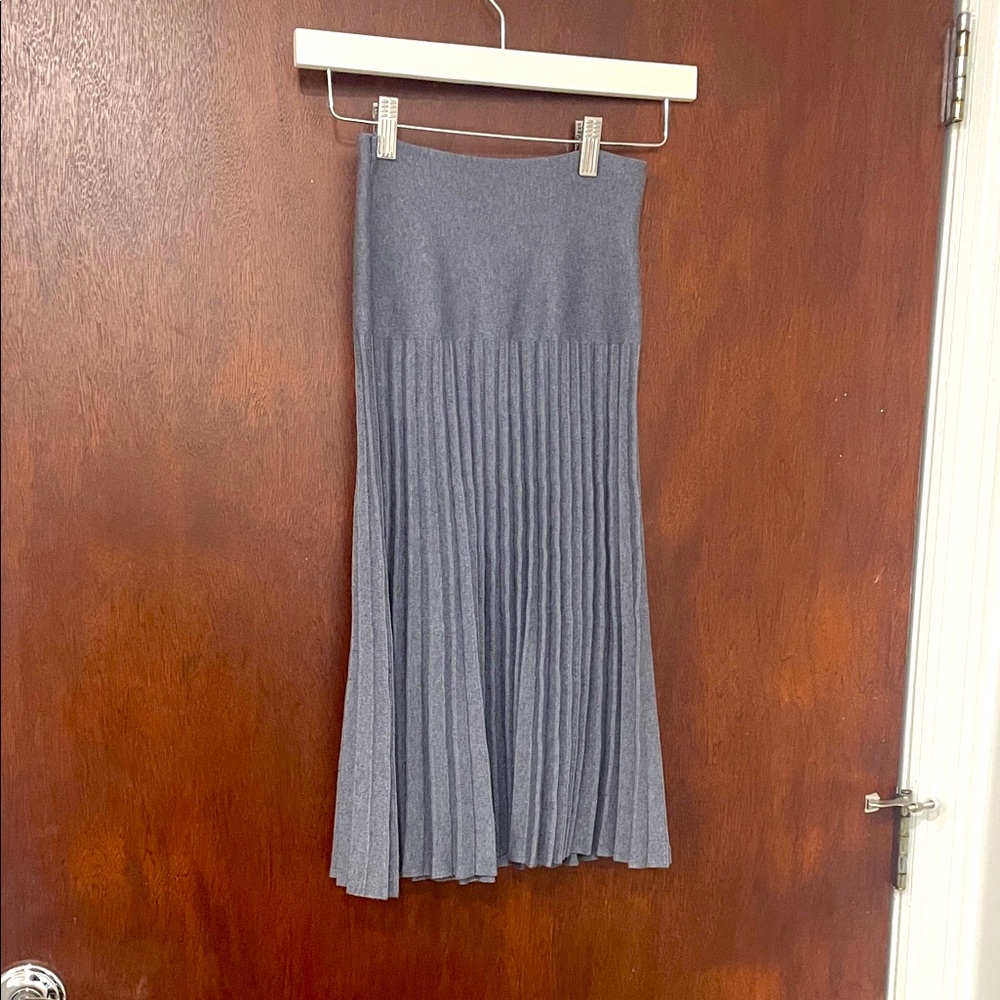 Elegant Gray Pleated Skirt